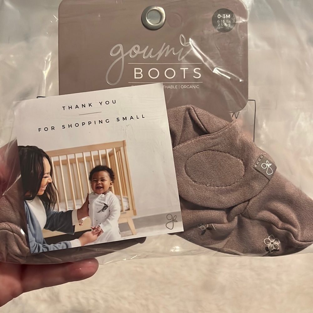 NWT Goumi Boots Mauve Flower 0-3 months